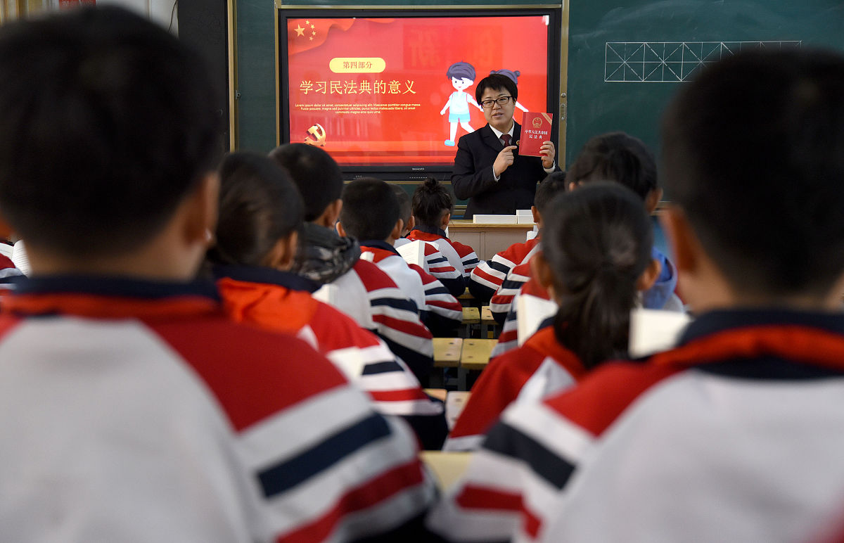 给我一份以学生口吻写的关于《中华人命共和国未成年人保护法》的国旗下讲话的讲话稿600字左右