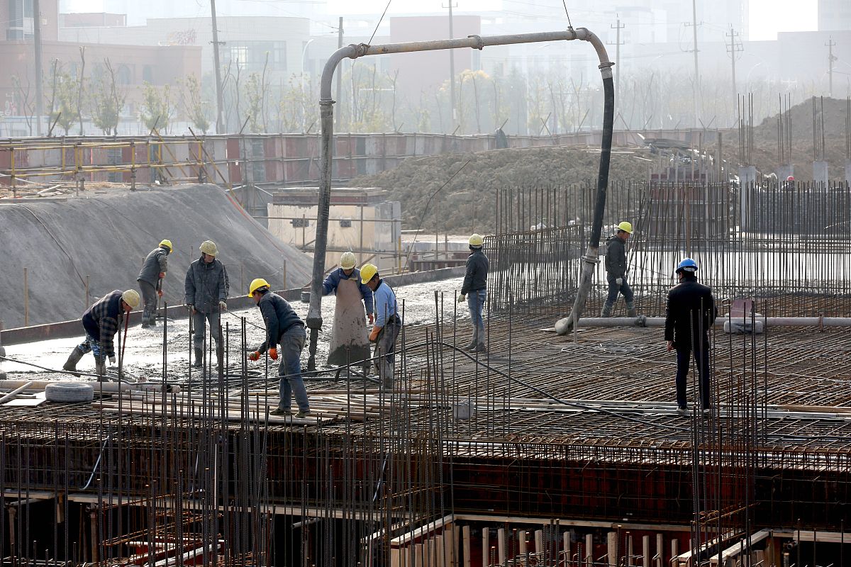 工程建设中如何应对季节性影响？