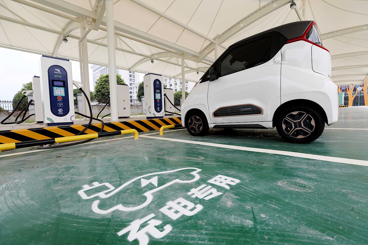 万丰汽车电动化转型策略分析：短期合作，长期自主研发