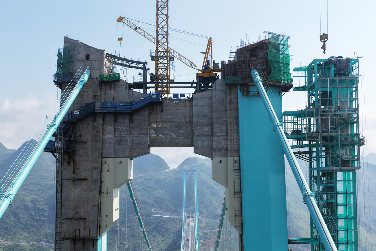 铁路桥梁墩顶转体技术研究：原理、应用与展望