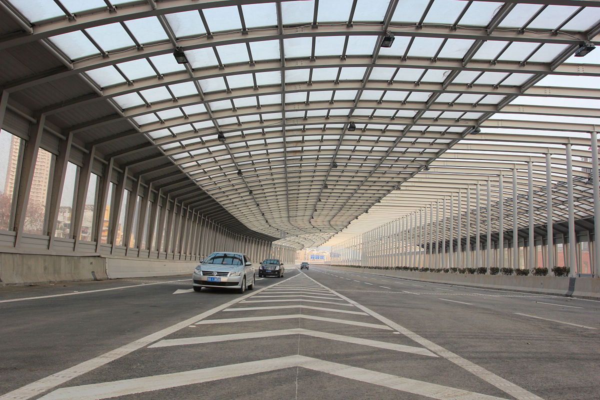 我想写一篇关于道路交通全封闭声屏障的综述帮我写一个大纲