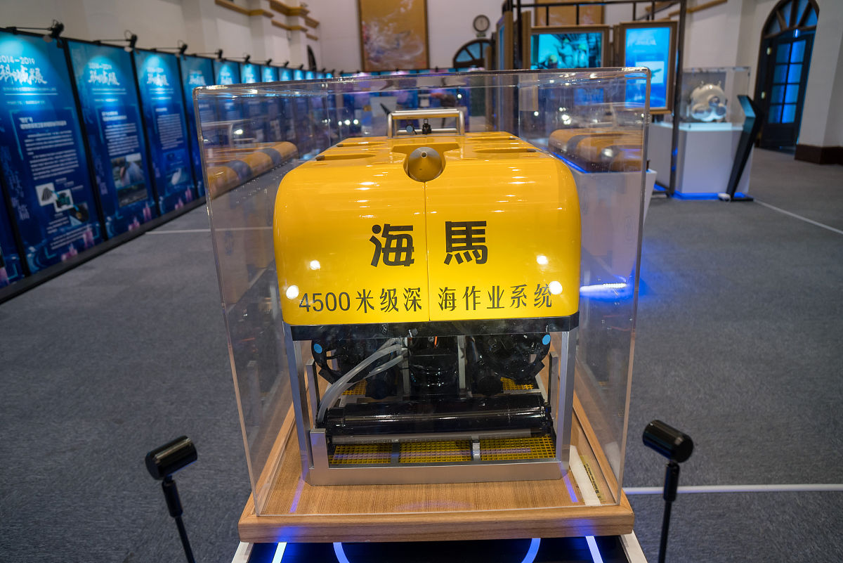 2019年5月24日,上海,观众正在科学会堂内参观科创成果展.