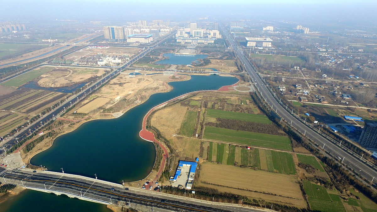 2015年12月26日,河南许昌,航拍的占地约150亩,投资1.7亿元的北海公园.