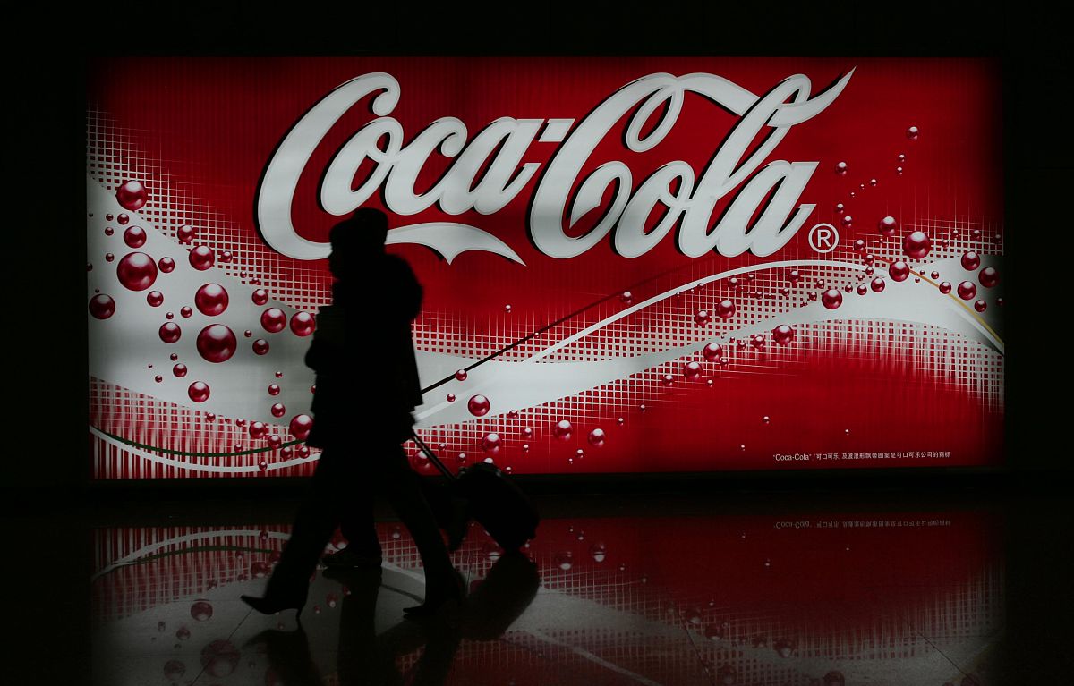 中国传统文化在可口可乐广告创意中的应用的论文题目帮我写一下论文大纲。