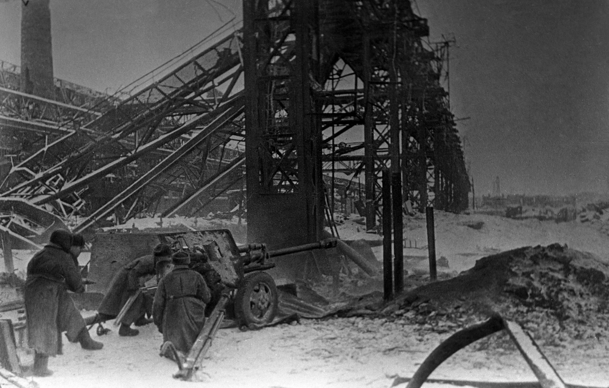 电影《狂怒》坦克对战场景解析：同一个地点，而非交替蒙太奇