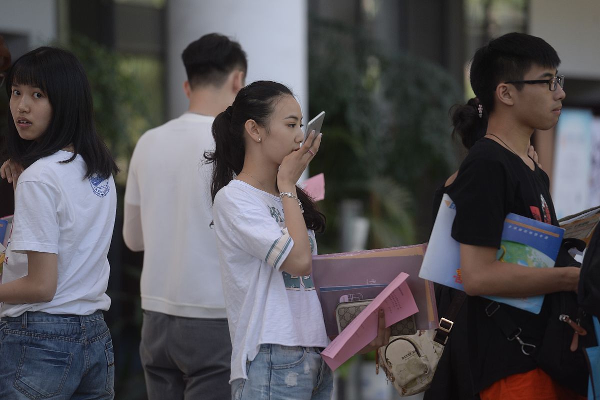 大学新生自我介绍：勤奋、热情、充满潜力