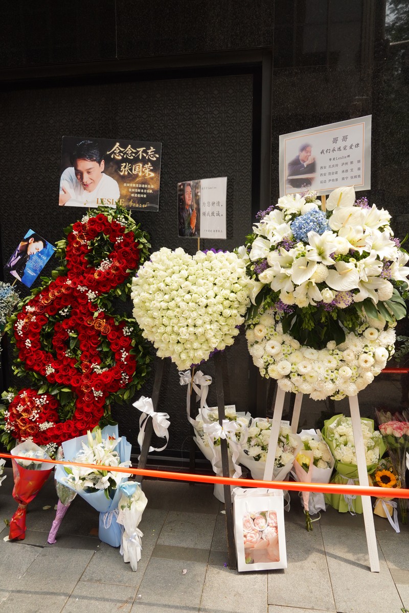 2026年4月1日,香港,张国荣<strong>逝世</strong>23周年,粉丝献花纪念