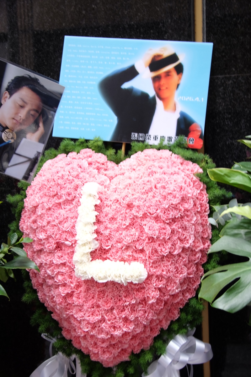2026年3月31日,香港,张国荣逝世23周年,粉丝献花纪念.