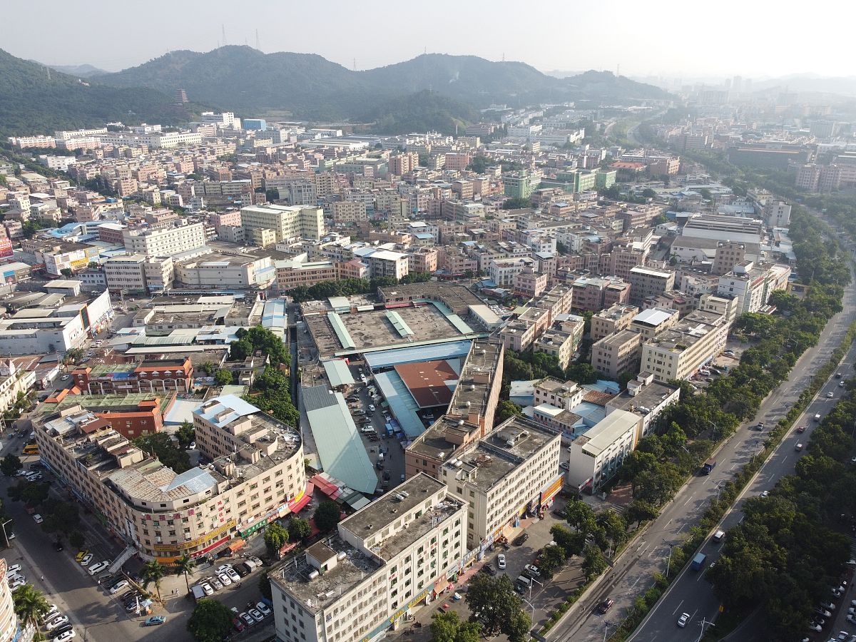 2020年10月20日,广东省东莞市清溪镇,航拍建筑物.