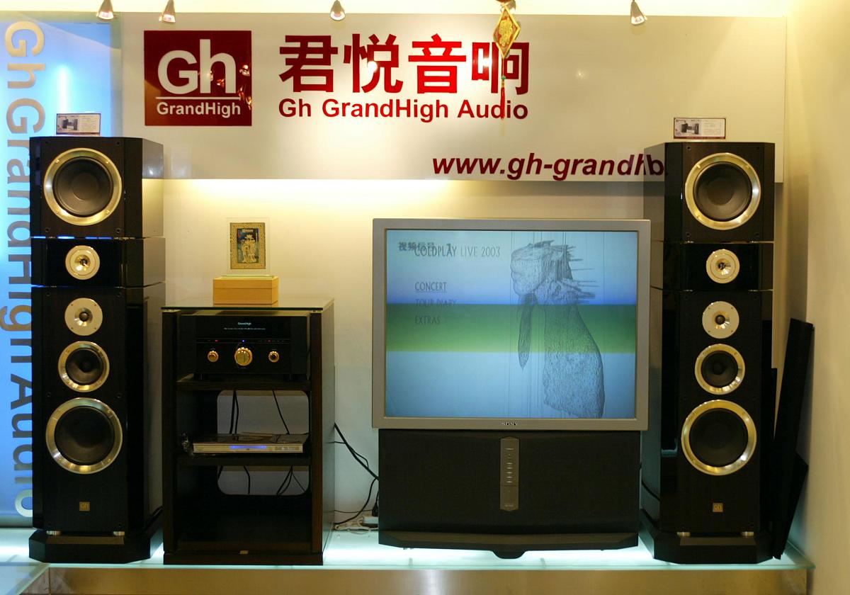 本人喜欢听v家曲应该用什么音响听能发挥极致 选什么品牌型号的好帮我用200字详细描述