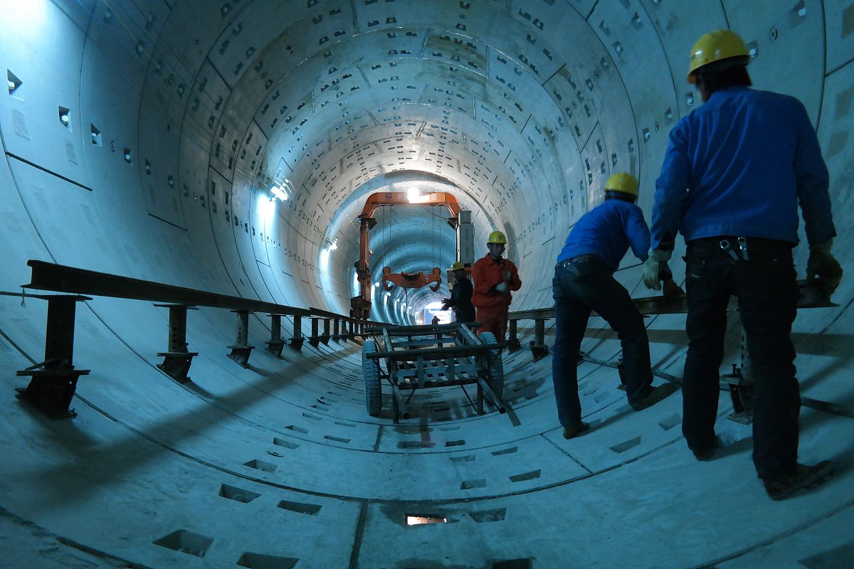 写一篇关于盾构刀盘结泥饼调研报告