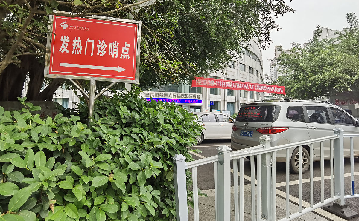 请不少于800汉字的博客文章语言要幽默风趣不要和网上的文章有重复。主题是：绿色通道中绿色的含义？绿色通道中的绿色指什么