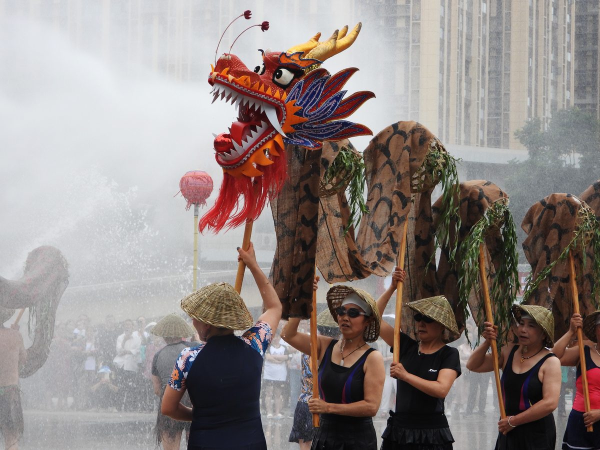 重庆非遗民间习俗：龙狮舞、打花灯、耍把式等传统文化