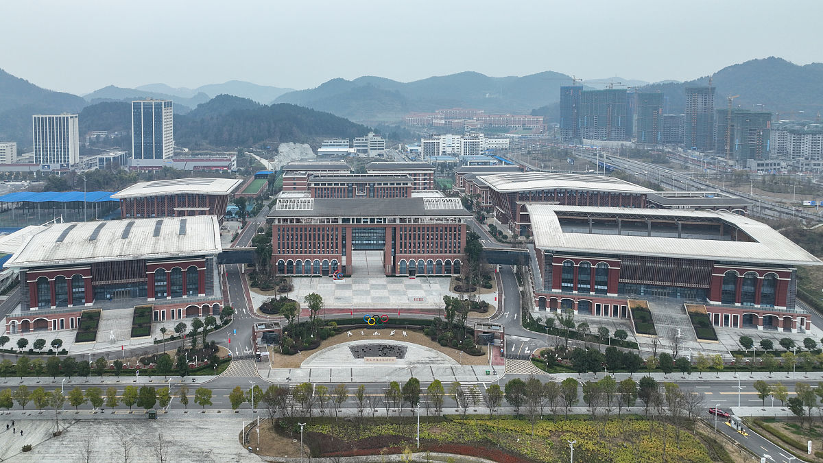 六盘水现代职业技术学校2021年招生办联系电话