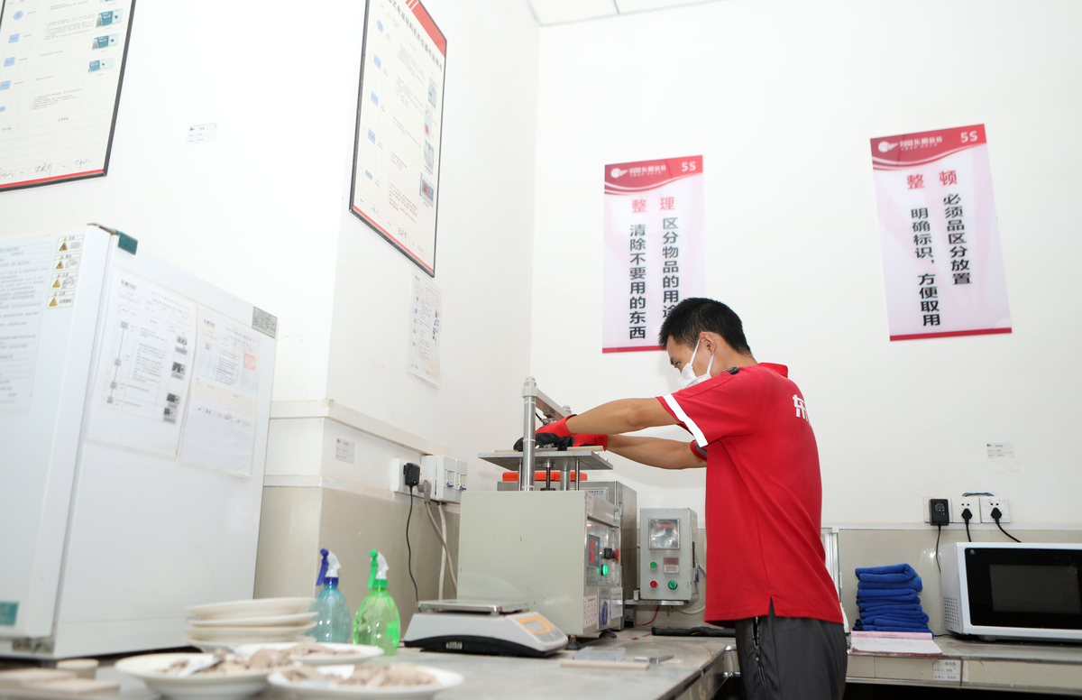 景山执法队开展夏季燃气安全检查，确保辖区安全可控