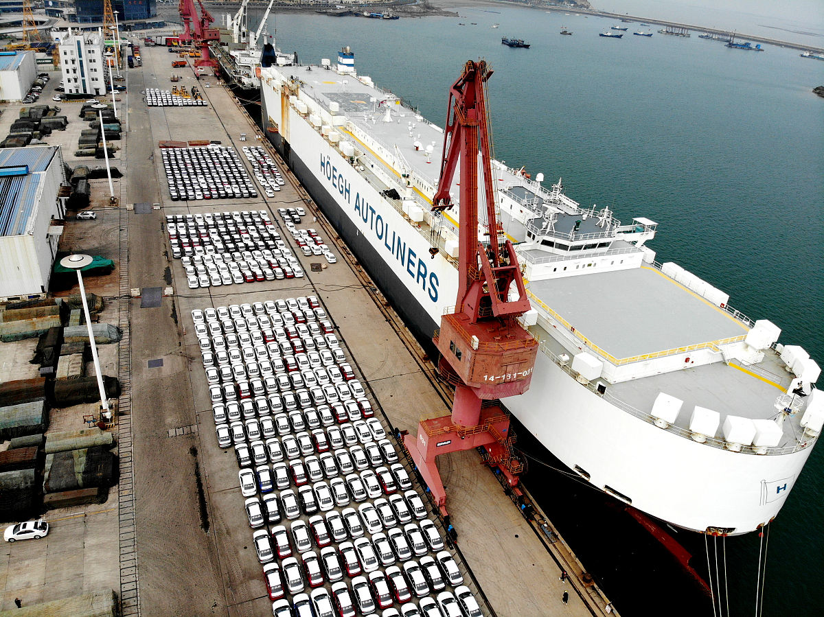 请用1000字概括国内外对班轮运输航速方面的研究