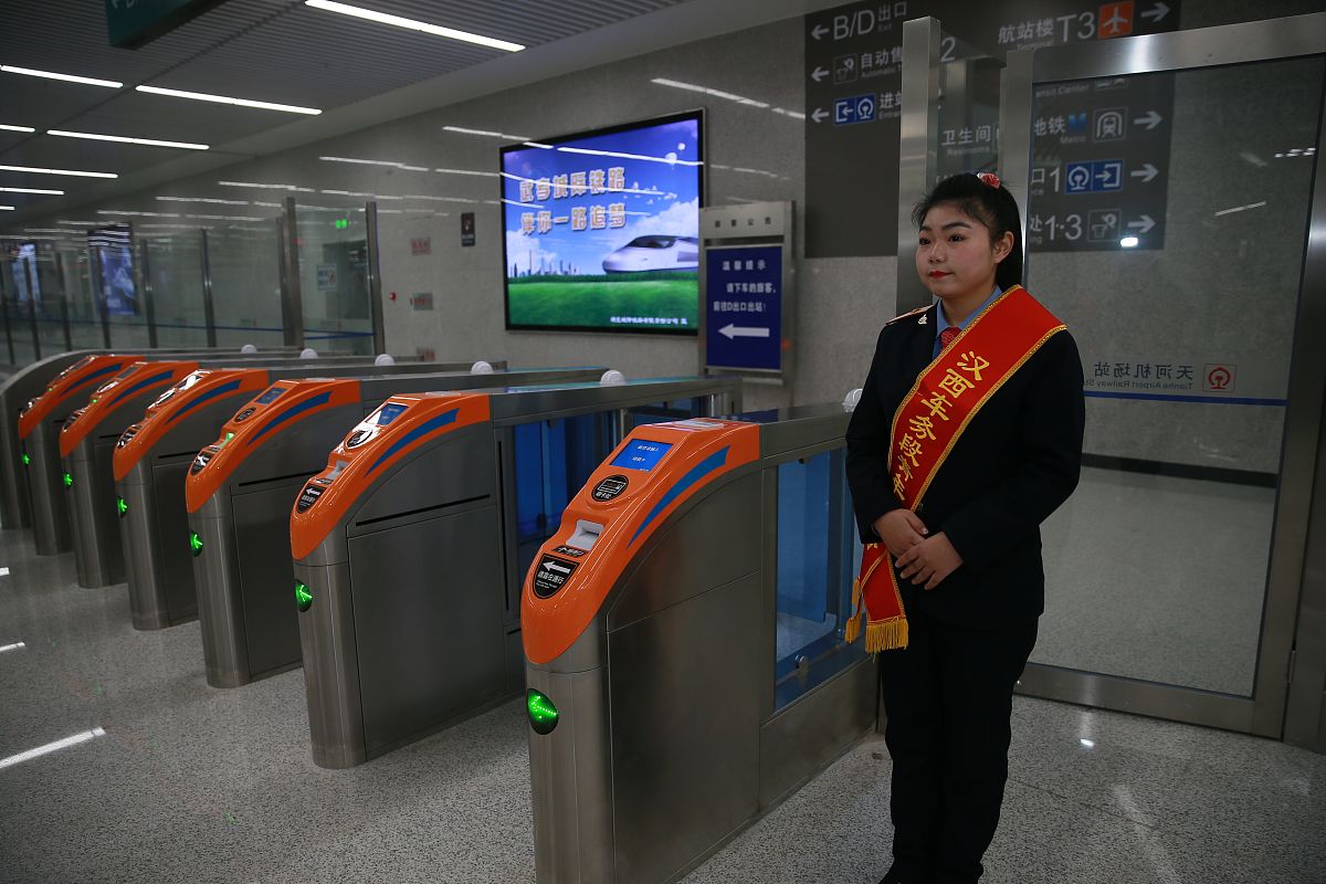 娄底到武汉铁路线多少公里？