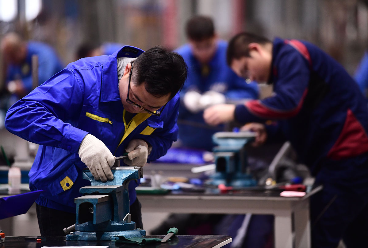 以培养高技能人才为目标以挖掘传承工匠、展示技能传承为原则积极开展职业技能大赛将其打造成可持续的全民性赛事通过广泛竞赛、层层选拔培养和发现技能人才不断激发广大师生职工的奋斗激情。