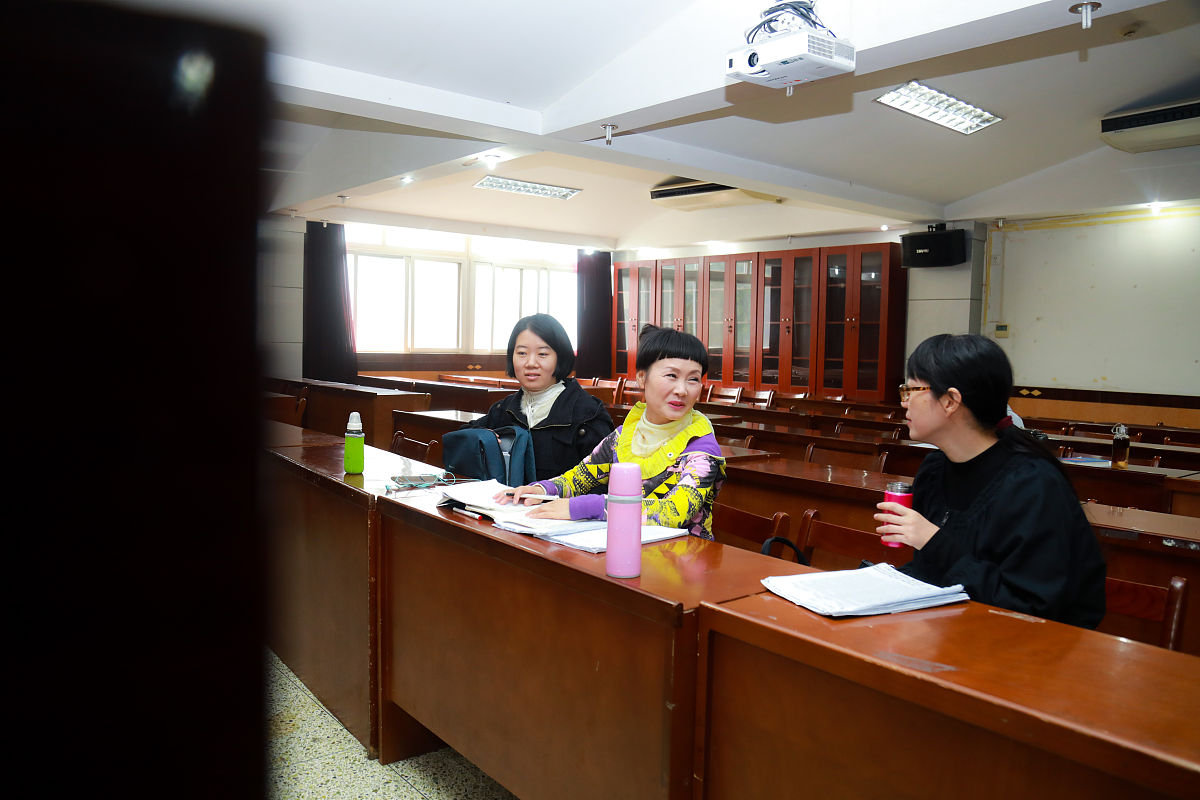 帮我做一个月考勤表