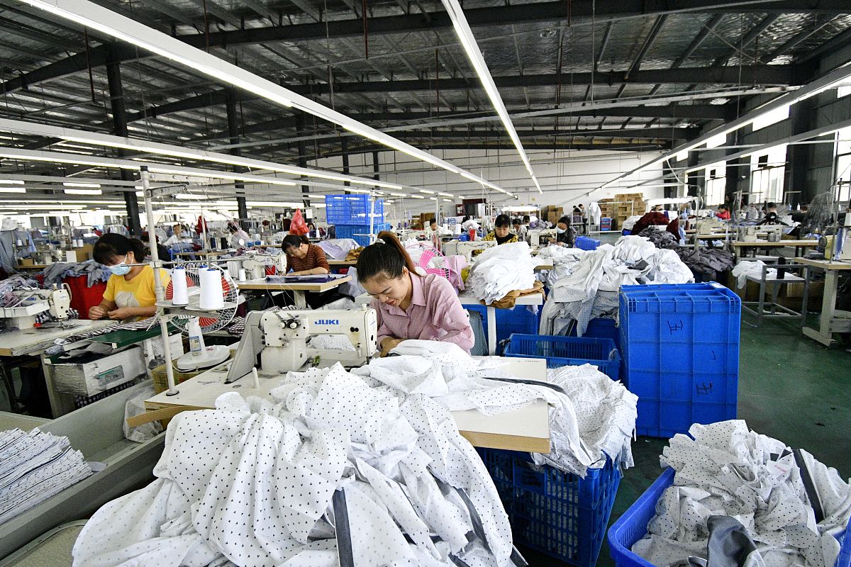 浙江嘉兴市登牌服装厂帮我用200字详细描述