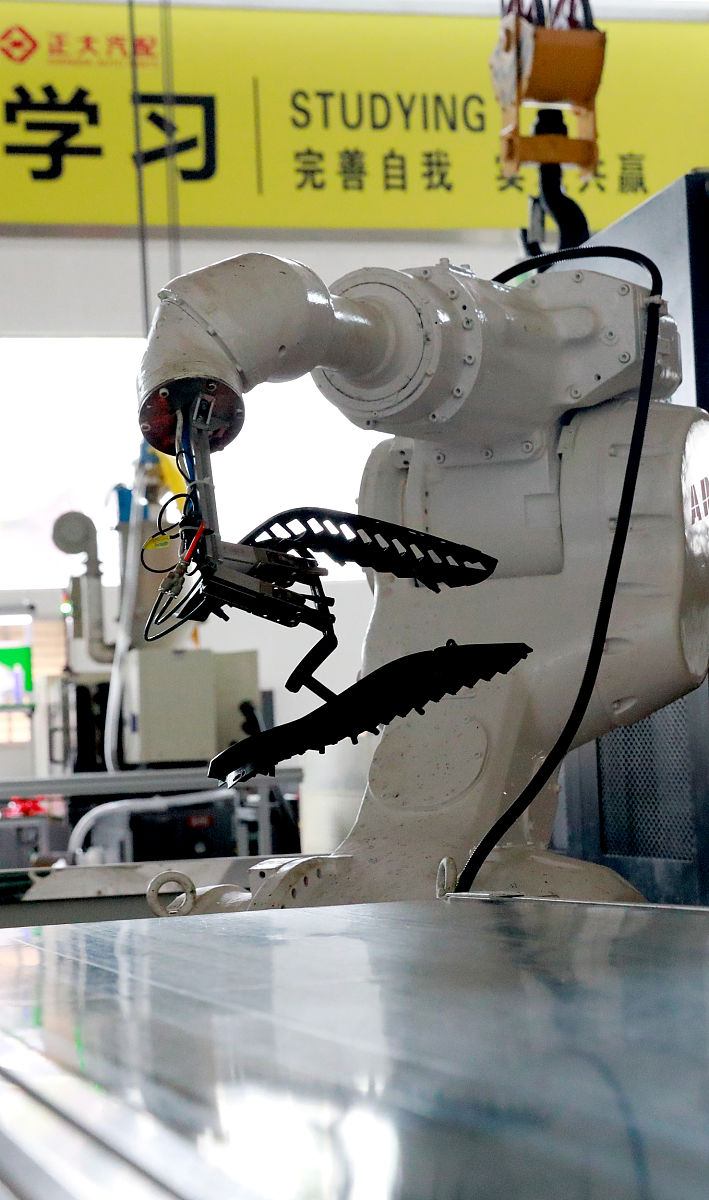 FLOW高压水+工业机器人组成的清扫装置