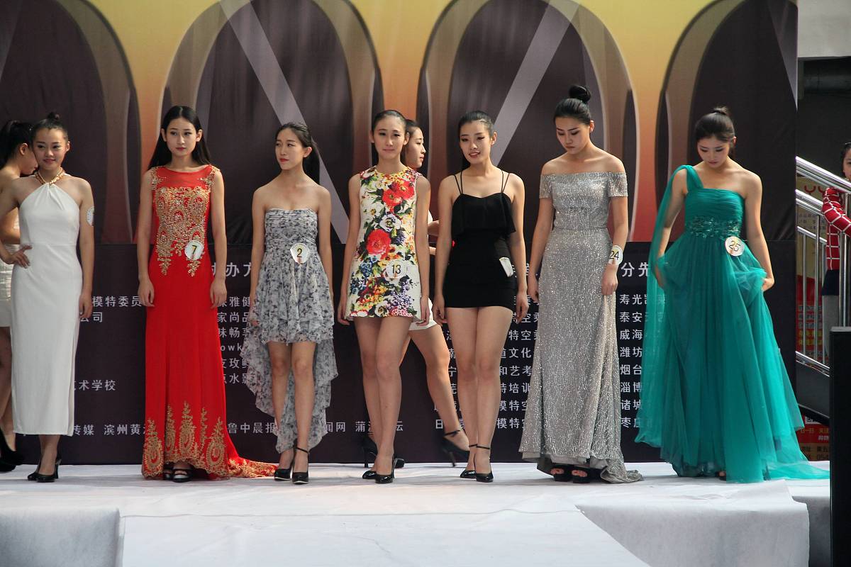 开朗女孩的逆袭：校园模特大赛与意外之约