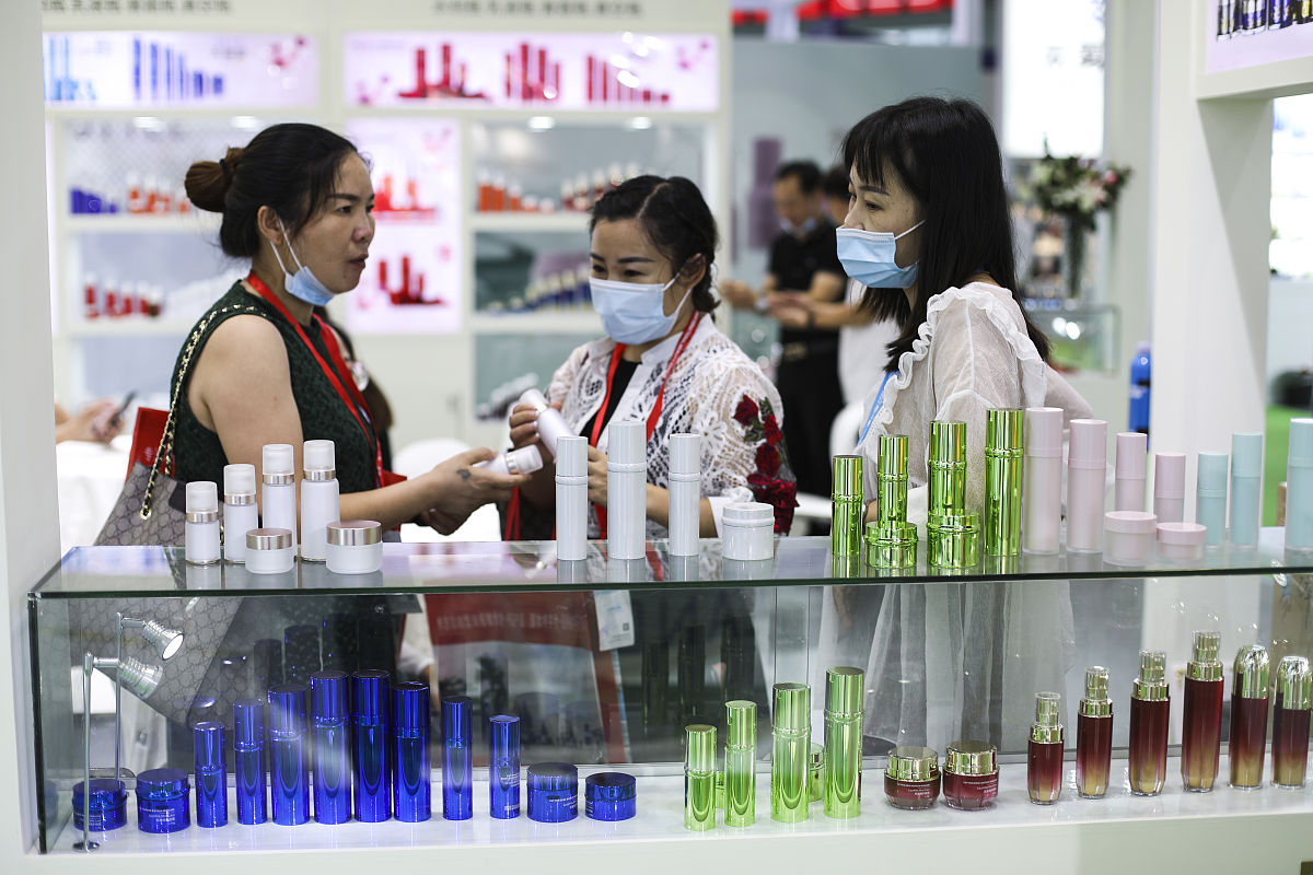 带上自动蝴蝶去商场喷了