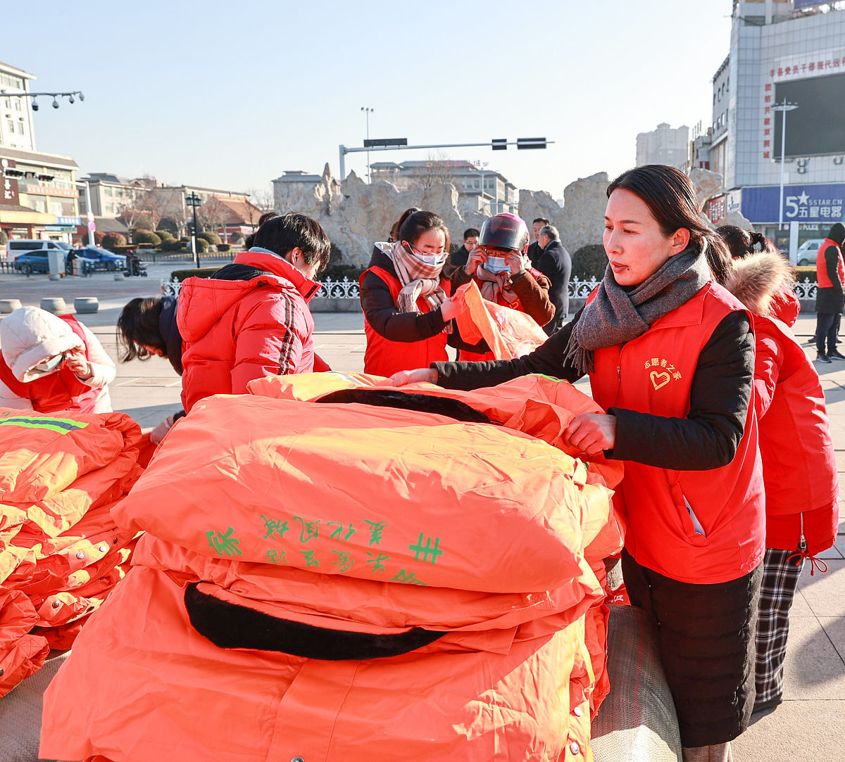 在暖冬计划冬衣募集志愿活动中的志愿经历不少于1000字