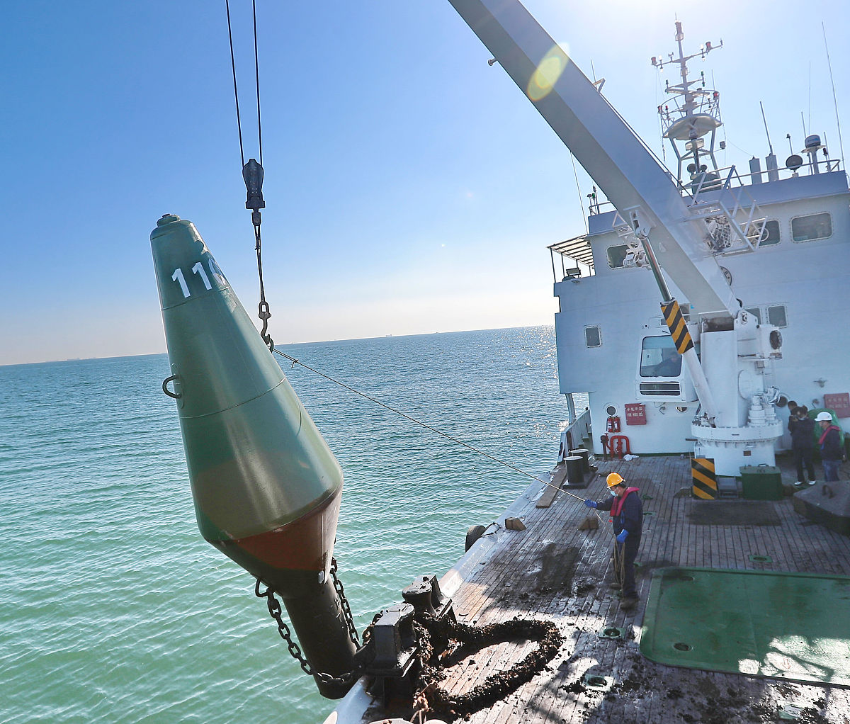 写一篇官兵卸油的新闻