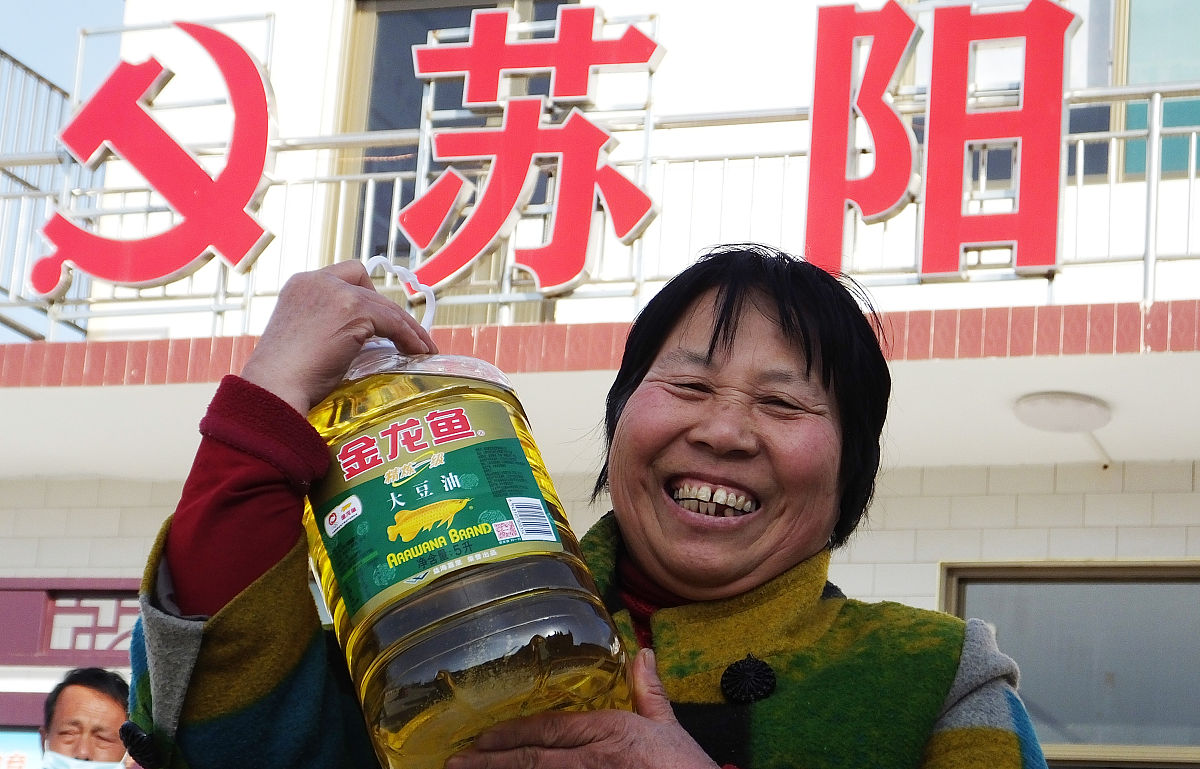 我的母亲是一个坚强、独立、有爱心的人她是我心目中的英雄之一朋友给我发的 我要怎么回复