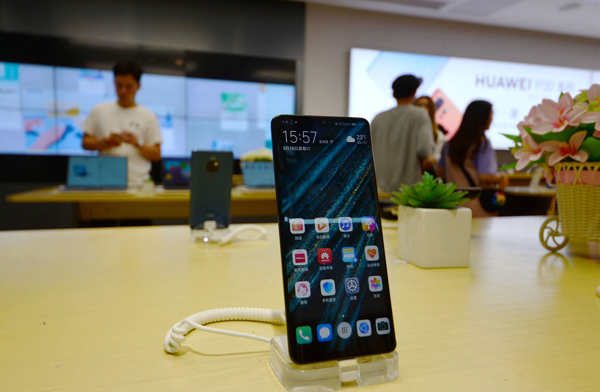 小米公司的现有企业之间竞争请描述是否有同行业企业面对的是具有相同与相似需求的顾客群：