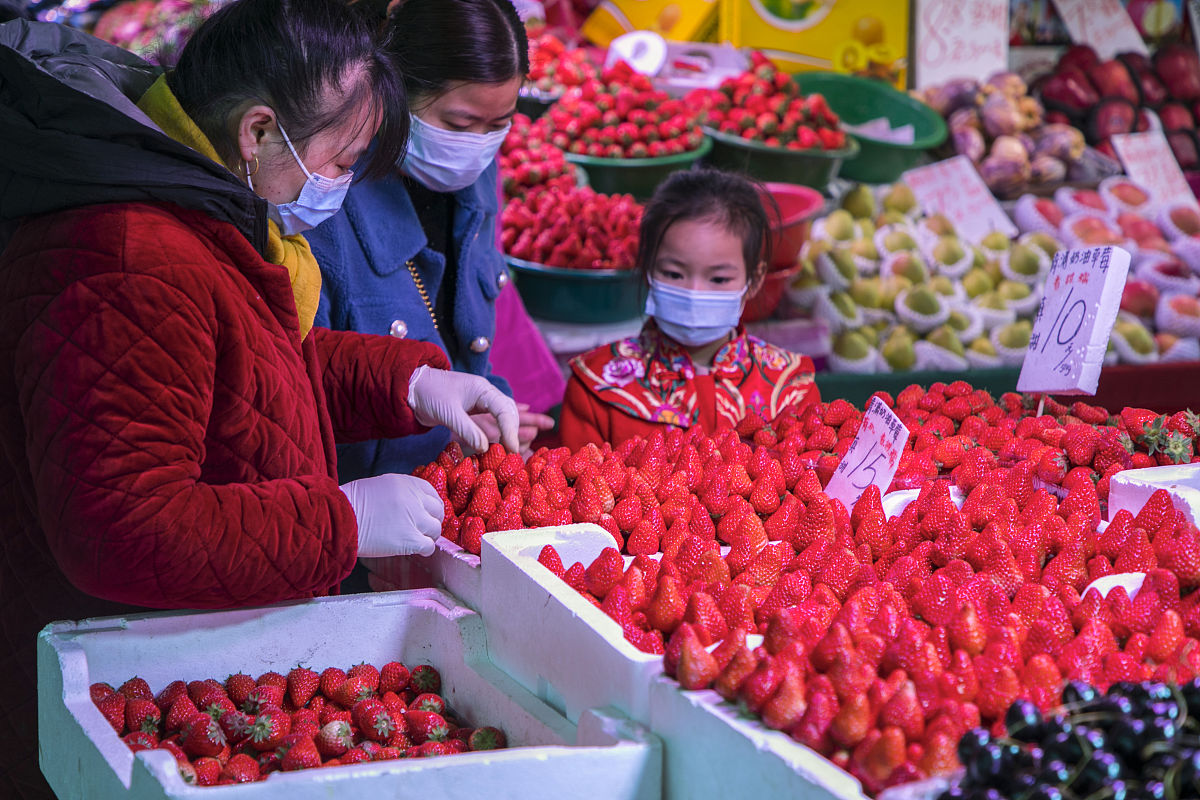 草莓深加工市场前景 用300字帮我描述