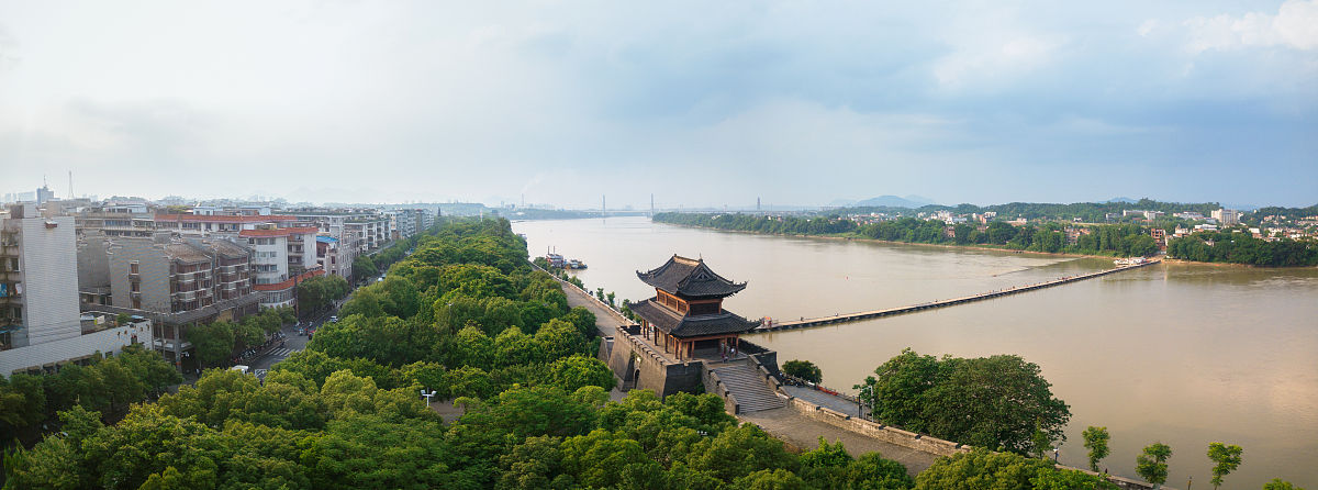 2019年5月14日,江西赣州古城墙与古浮桥.