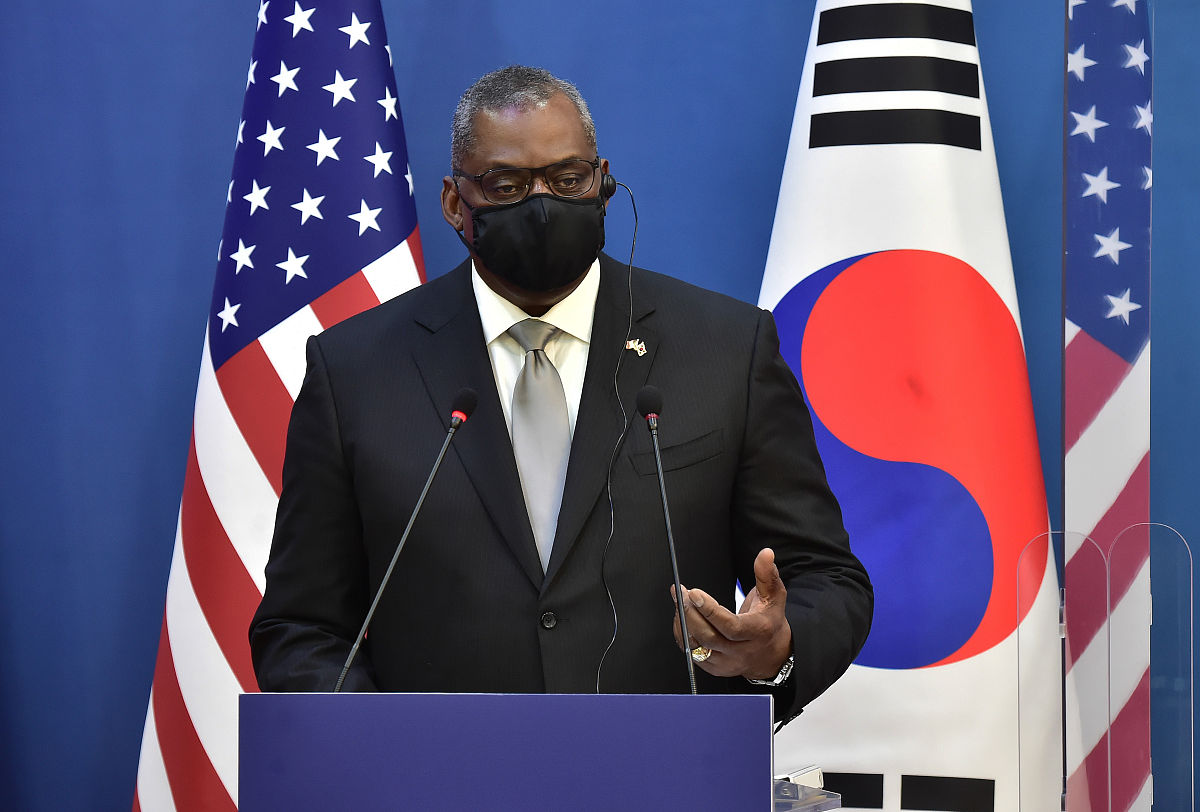 当地时间2021年3月18日,韩国首尔,韩国外交部长郑义溶和韩国国防部长