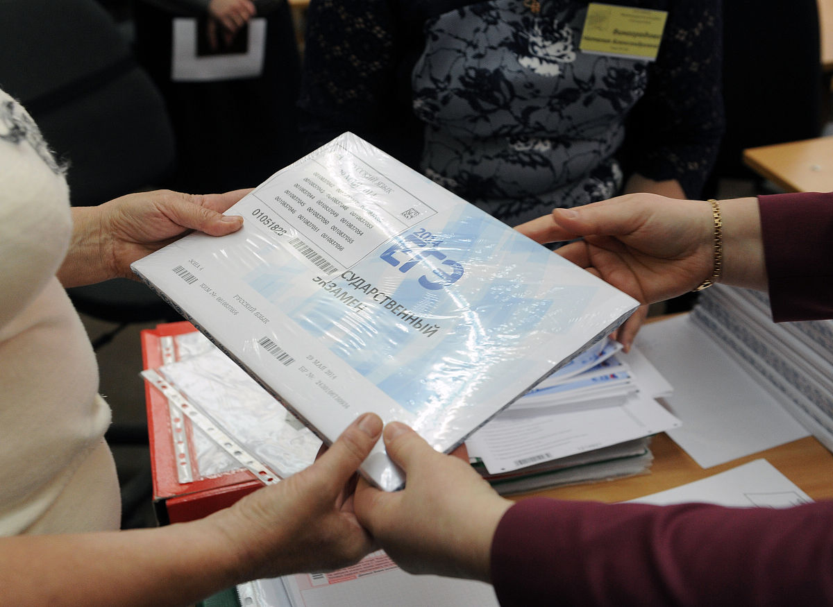 当地时间2014年5月29日,俄罗斯vladivostok,俄罗斯学生参加国家统一考
