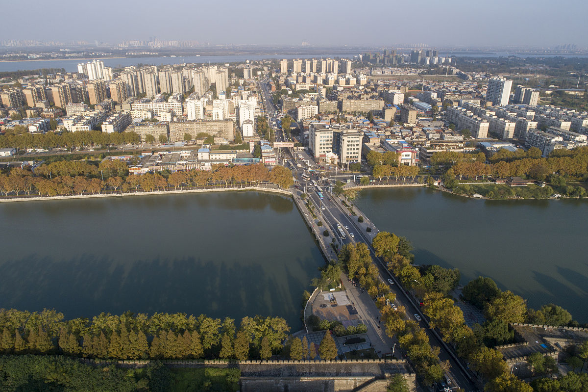 2020年11月4日,湖北省襄阳市,航拍襄阳古城城市风光.