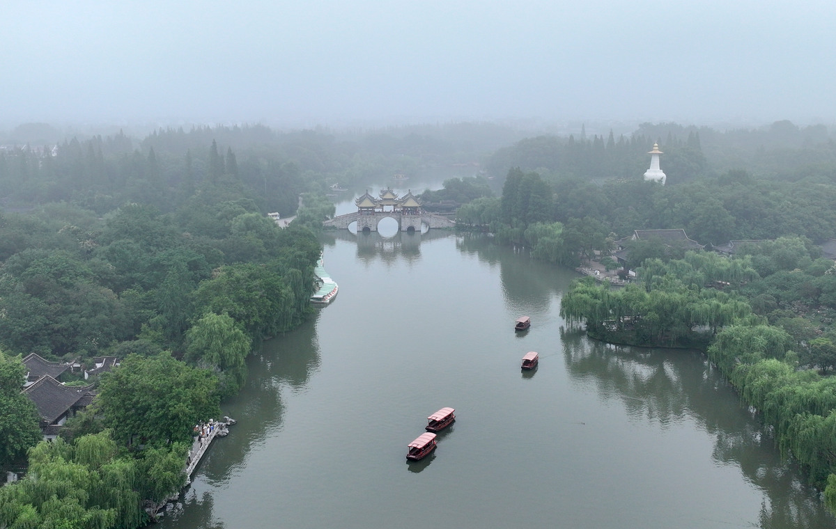 扬中市：江苏省的旅游宝地和经济中心 - 详细介绍