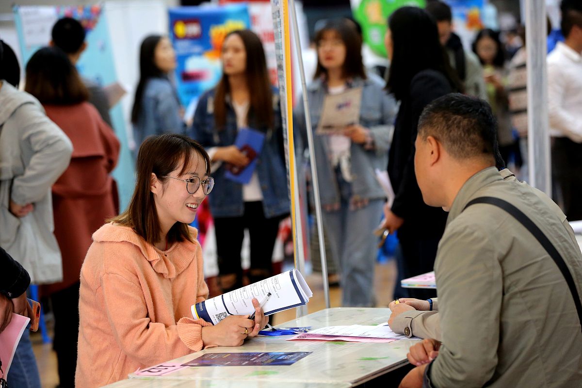 伊犁职业技术学院单招有高铁乘务专业吗？未来发展趋势分析