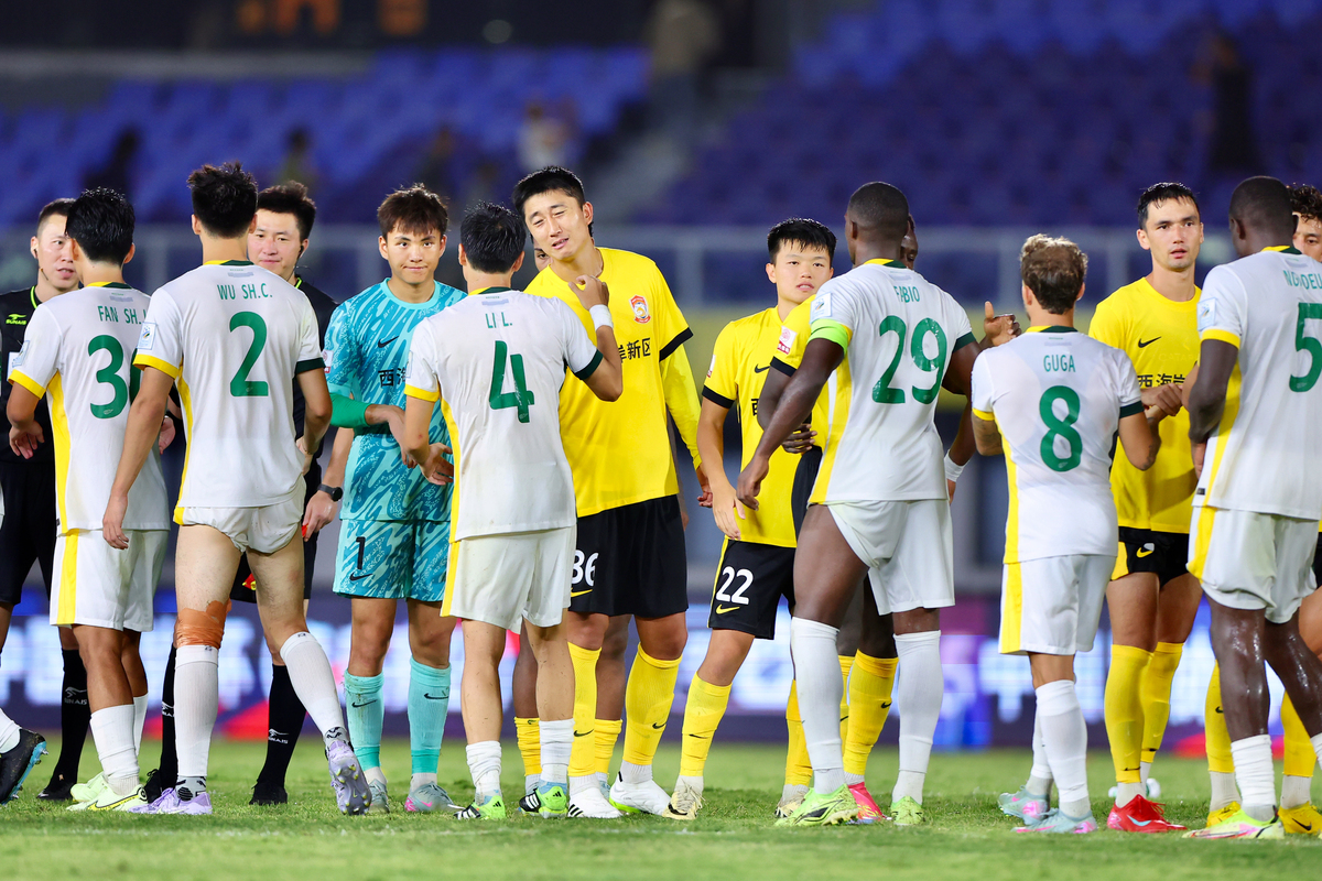 足球友谊赛的新闻稿500字