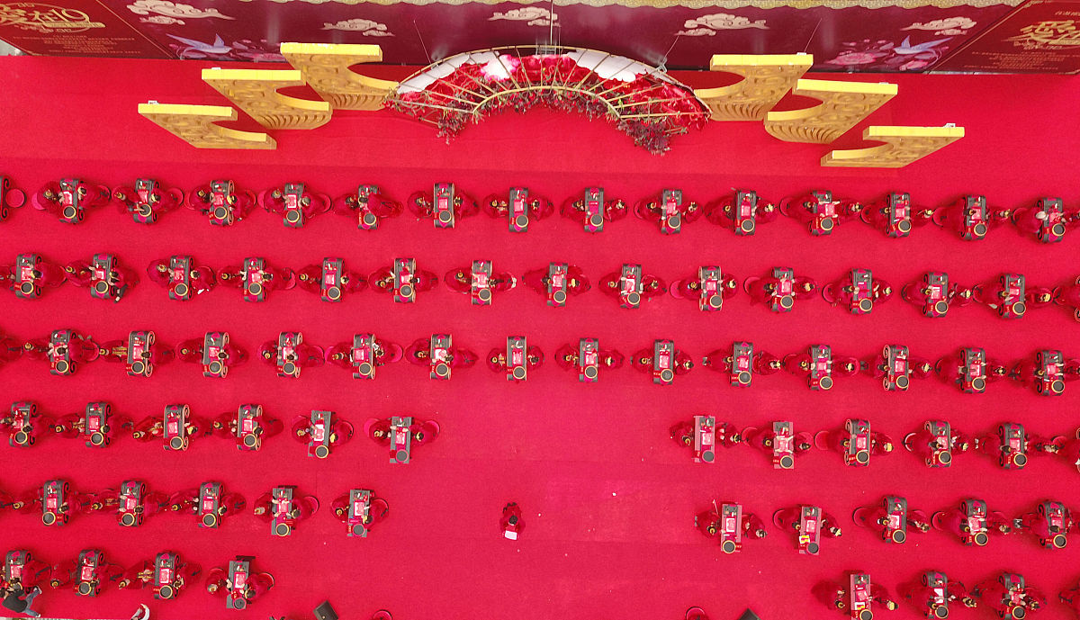 同我小时候一起长大的发小结婚了他让我有空来饮杯喜酒咯。我该怎么回我有时间去该怎么回他