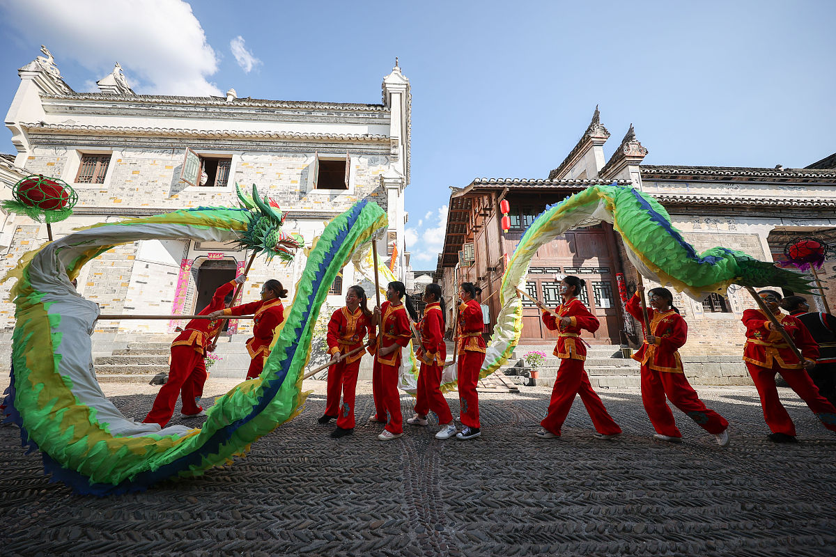 古镇少年的舞龙梦：当梦想照进现实