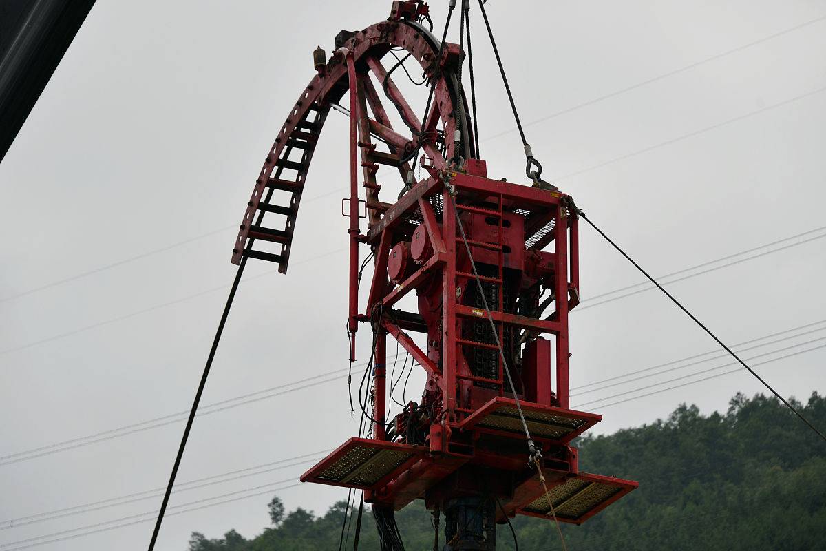 写一篇关于水平井开发效果改进过程中优化水平井设计和完井工艺的对策写成一段话的形式。