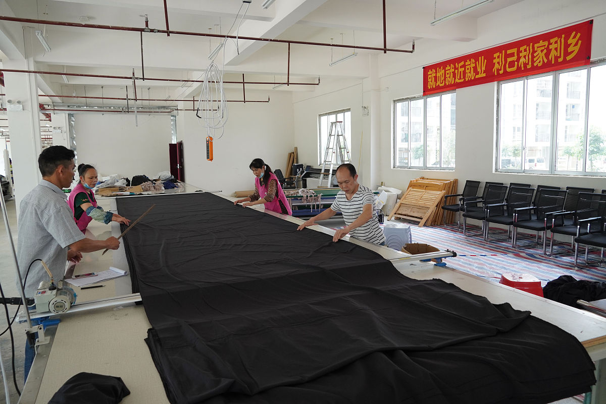 湖北省纺织工业技工学校2023年新增专业：纺织品设计、营销、品质管理