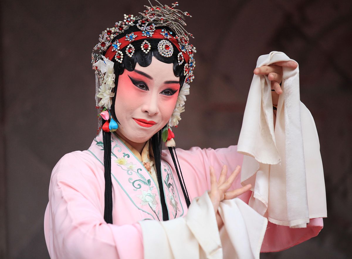 2019年6月29日,江苏省南京市,演员们在夫子庙大观园表演昆曲《牡丹亭