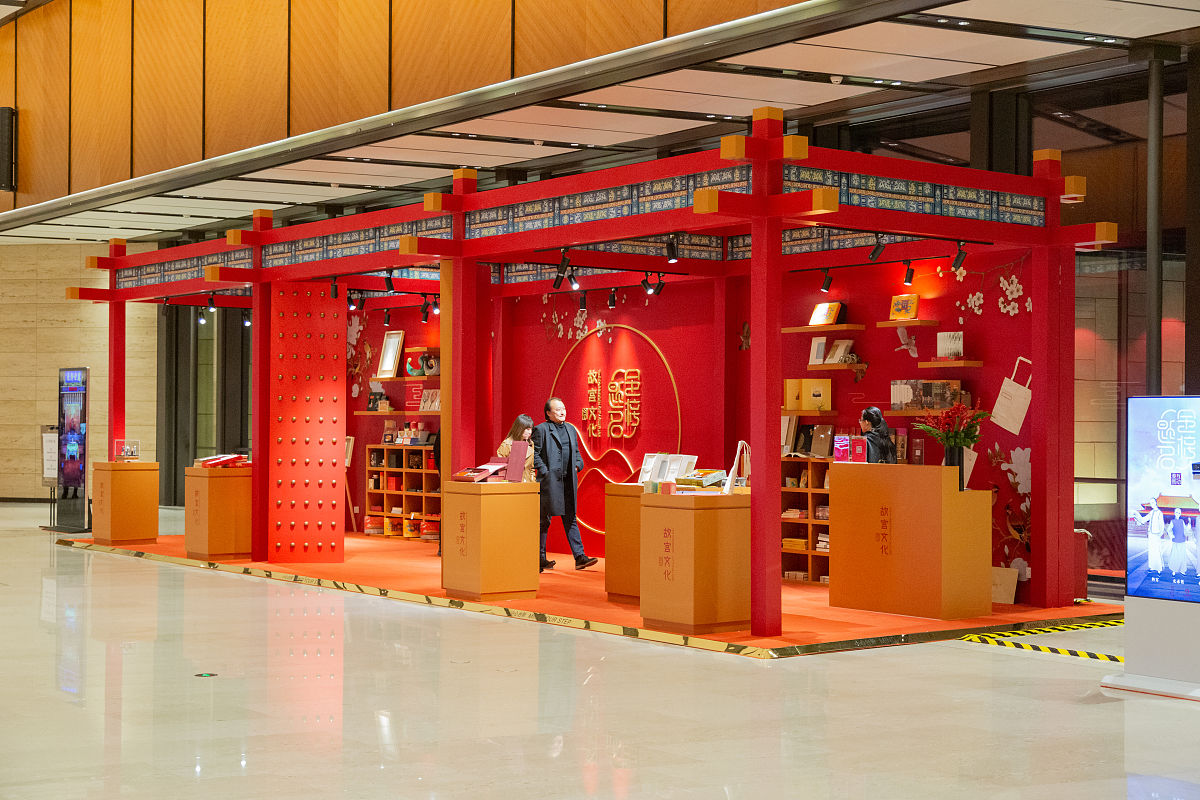 帮你续写小说：提供开头和人物设定，我来帮你创作