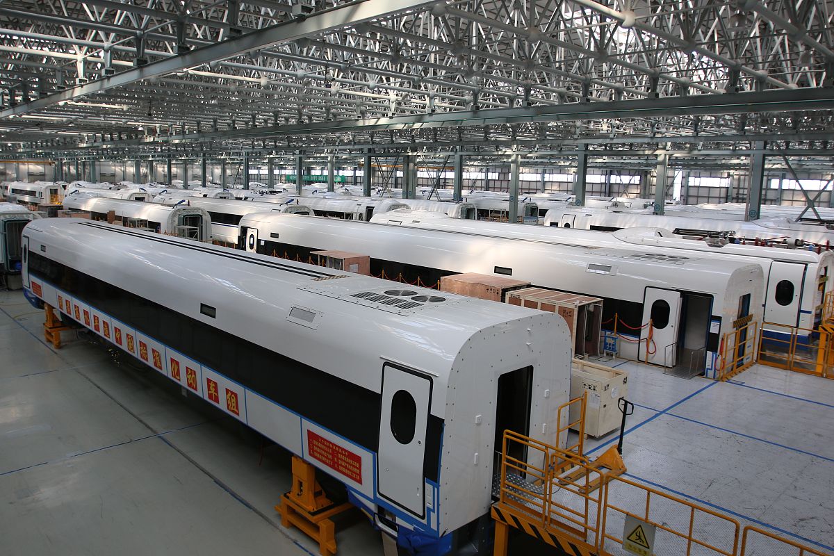 CRH2型动车组空调系统冷气输送流程详解