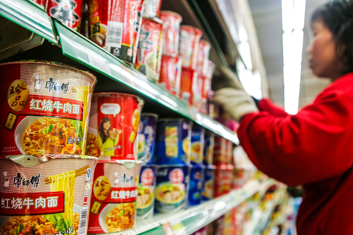 我是一个快消品行业的业务员每天主要是拜访商超、副食店、餐饮店销售方便面和饮料每天有固定的线路有总体300家的客户需要拜访每天还有新增开发的任务月工资3800元这个符合行业标准吗？这样的工作有意义吗？