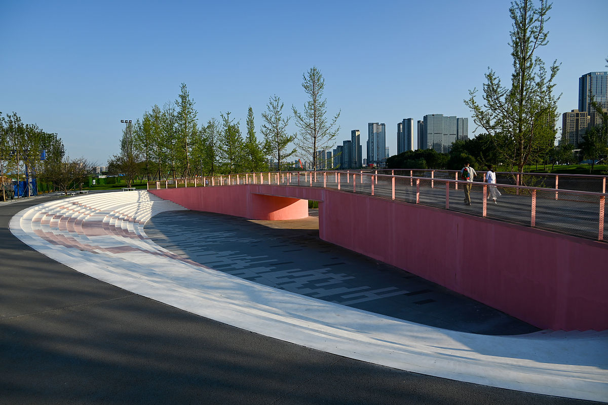 2021年7月18日,成都交子公园下沉告白广场.(如需下载使用,请务必署名 
