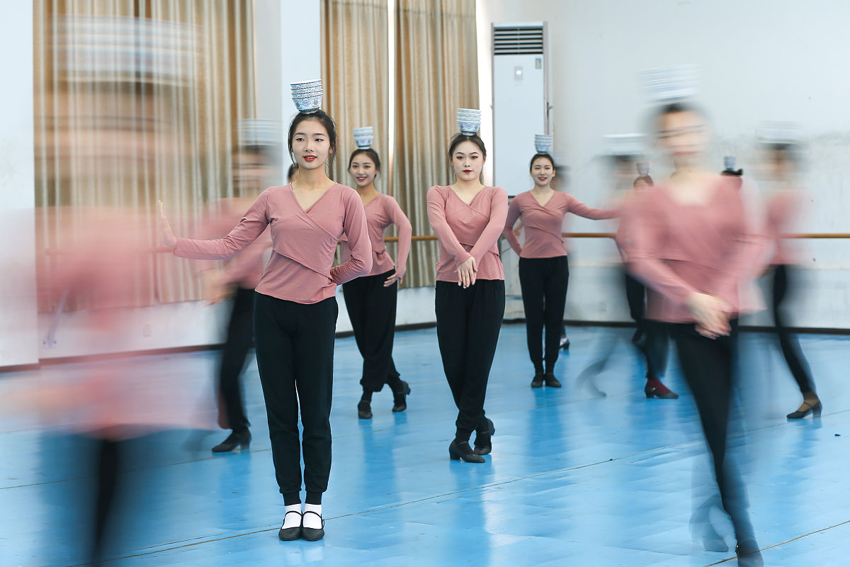 乐山市计算机学校美容美体艺术专业都学些什么