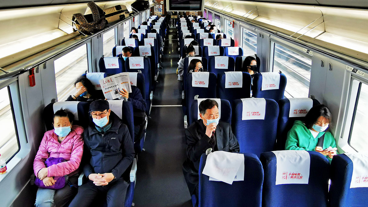 贵州航空学校探讨高铁霸座事件：文明出行，从我做起